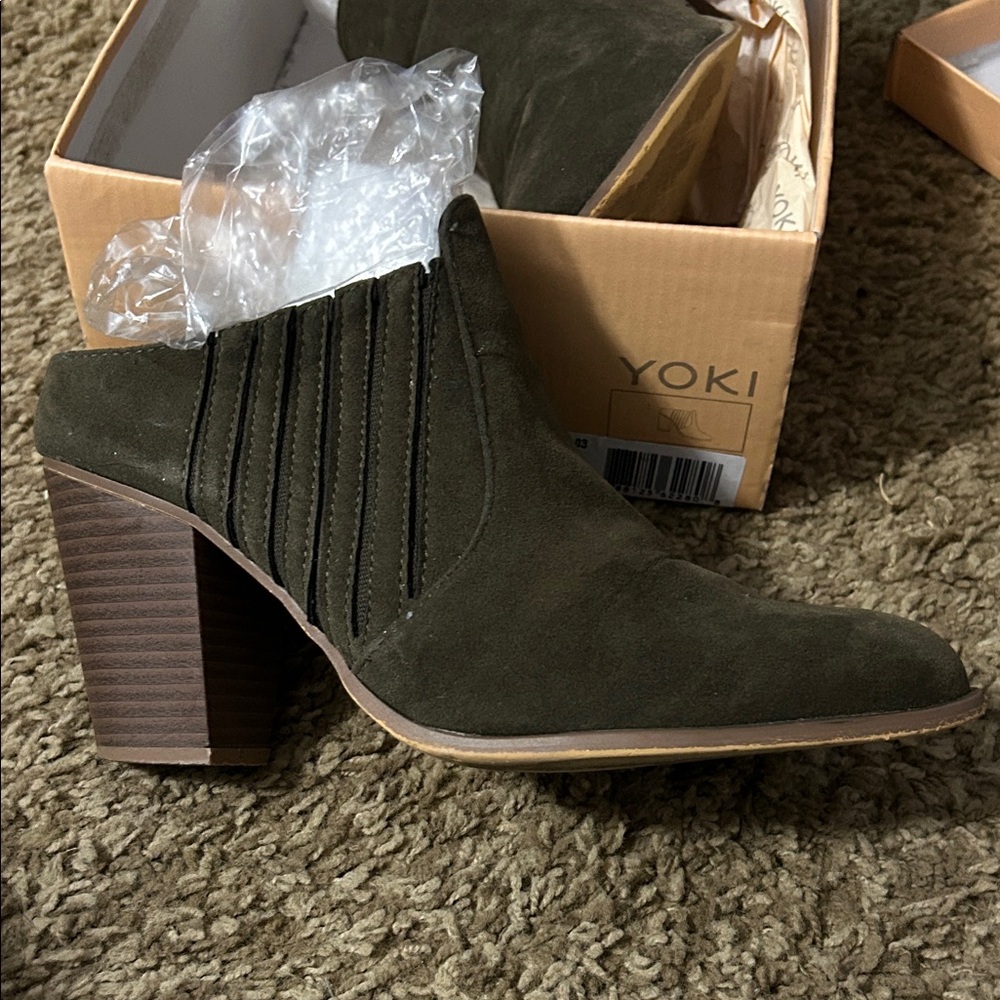 Yoki Dark Olive Block Heel Mules - Picture 1 of 4